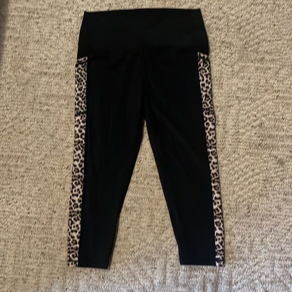 ZYIA 14/16 BRILLIANT HI-RISE CROP LEOPARD PRINT WITH POCKETS - Picture 3 of 4